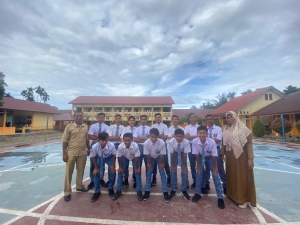SMAN 6 ABDYA MENGADAKAN GOTONG ROYONG BERSAMA